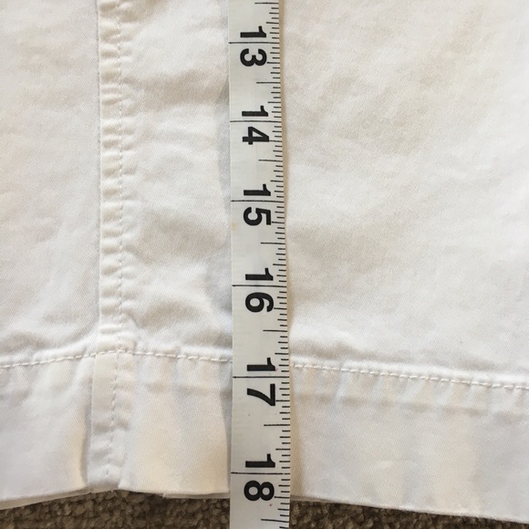 Old Navy women’s white Bermuda shorts - Picture 6 of 6